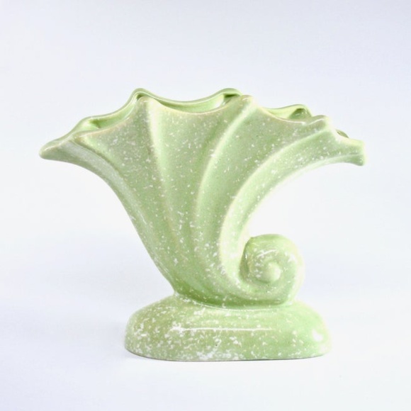 Cornucopia Vase, Mid-Century, Light Green Spatter - Picture 3 of 8